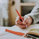 بايدن يقف متحديًا في الليلة الحاسمة – لكن الأخطاء تفسد المقاومة
